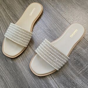 Kaanas Beaded Pearls Rhinestone Cream Slide Sandals Size 8